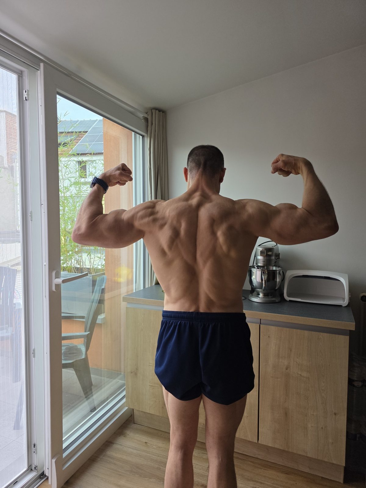 Bahri Performance - double biceps de dos, dos large et découpé