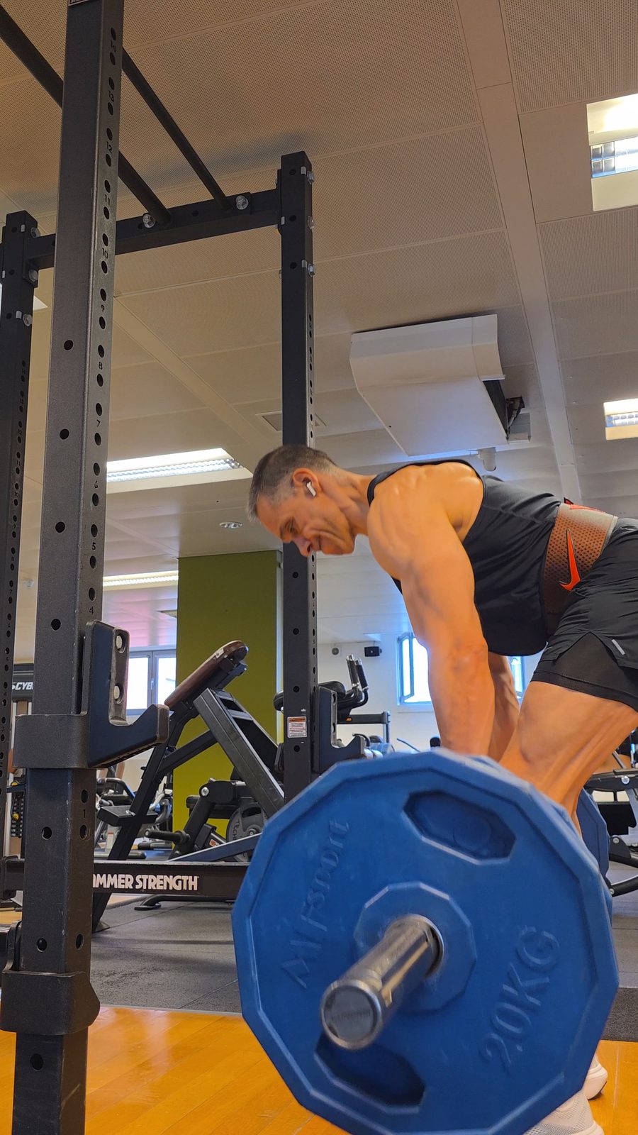 Bahri Performance - soulevé de terre à la barre en salle de sport