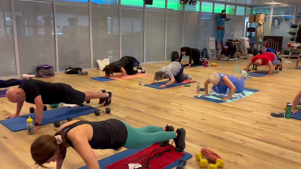Cours collectif - vue d'ensemble gainage