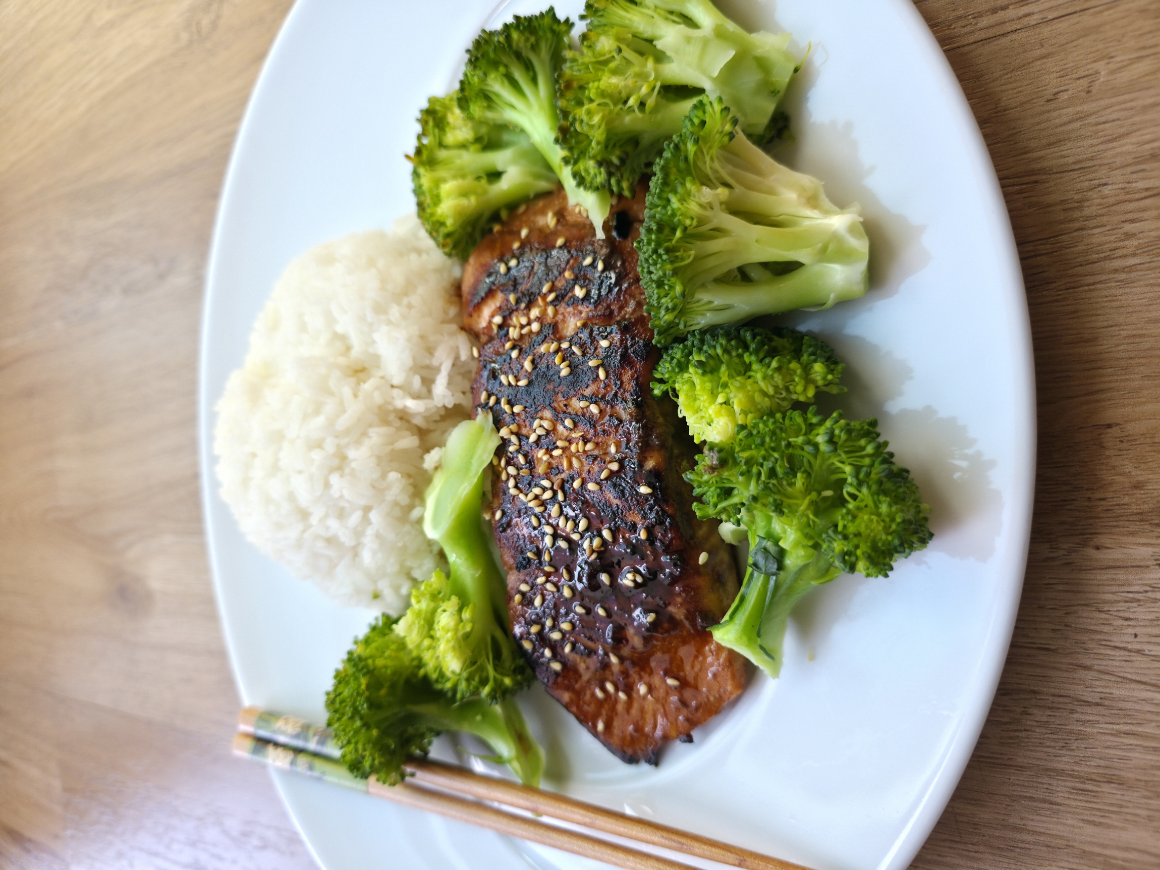 Saumon teriyaki riz jasmin brocolis